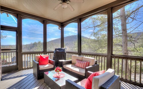 Beautiful mountain views in Big Canoe - Camp Paws