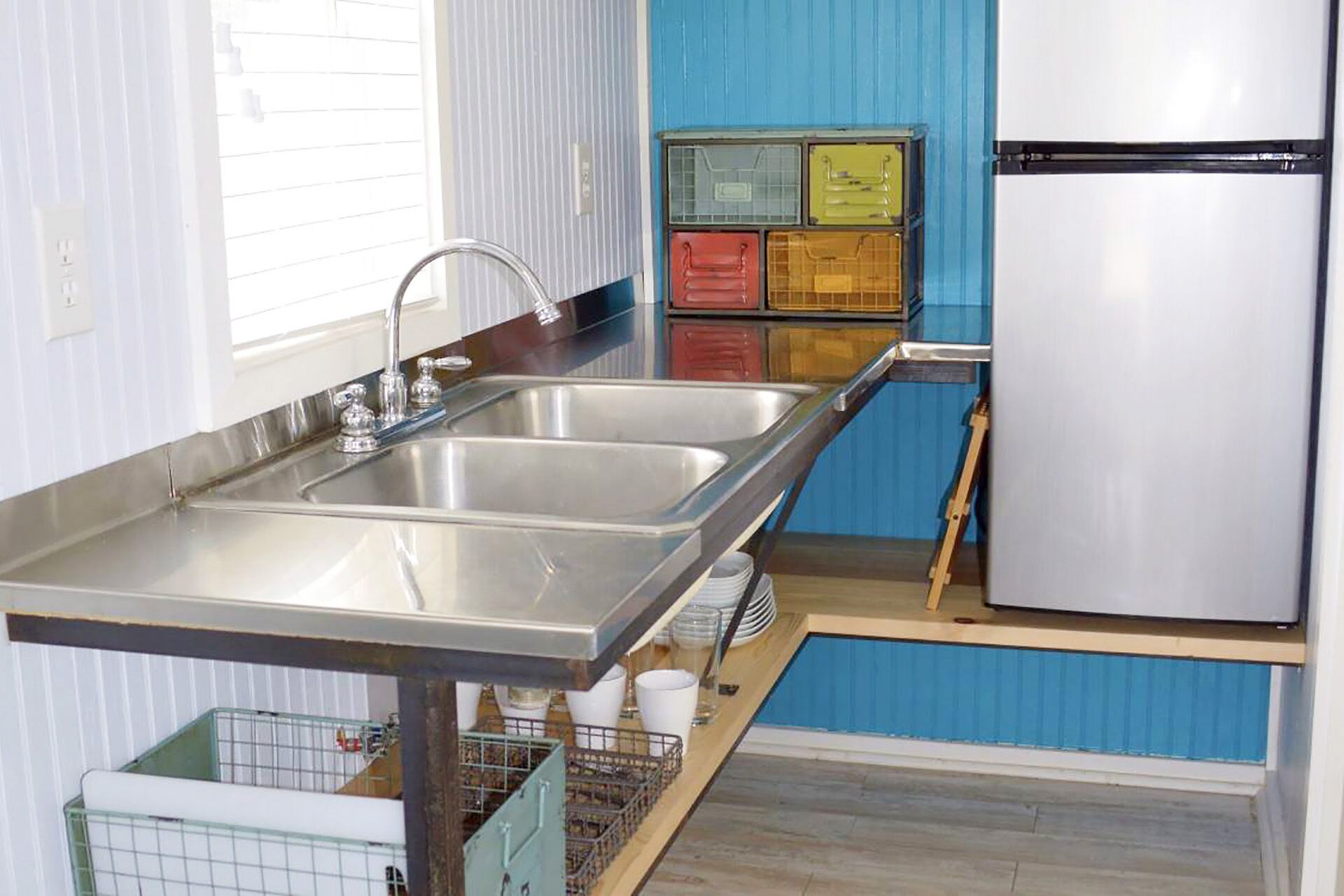 Driftwood Tiny Home! Walk to Beach!