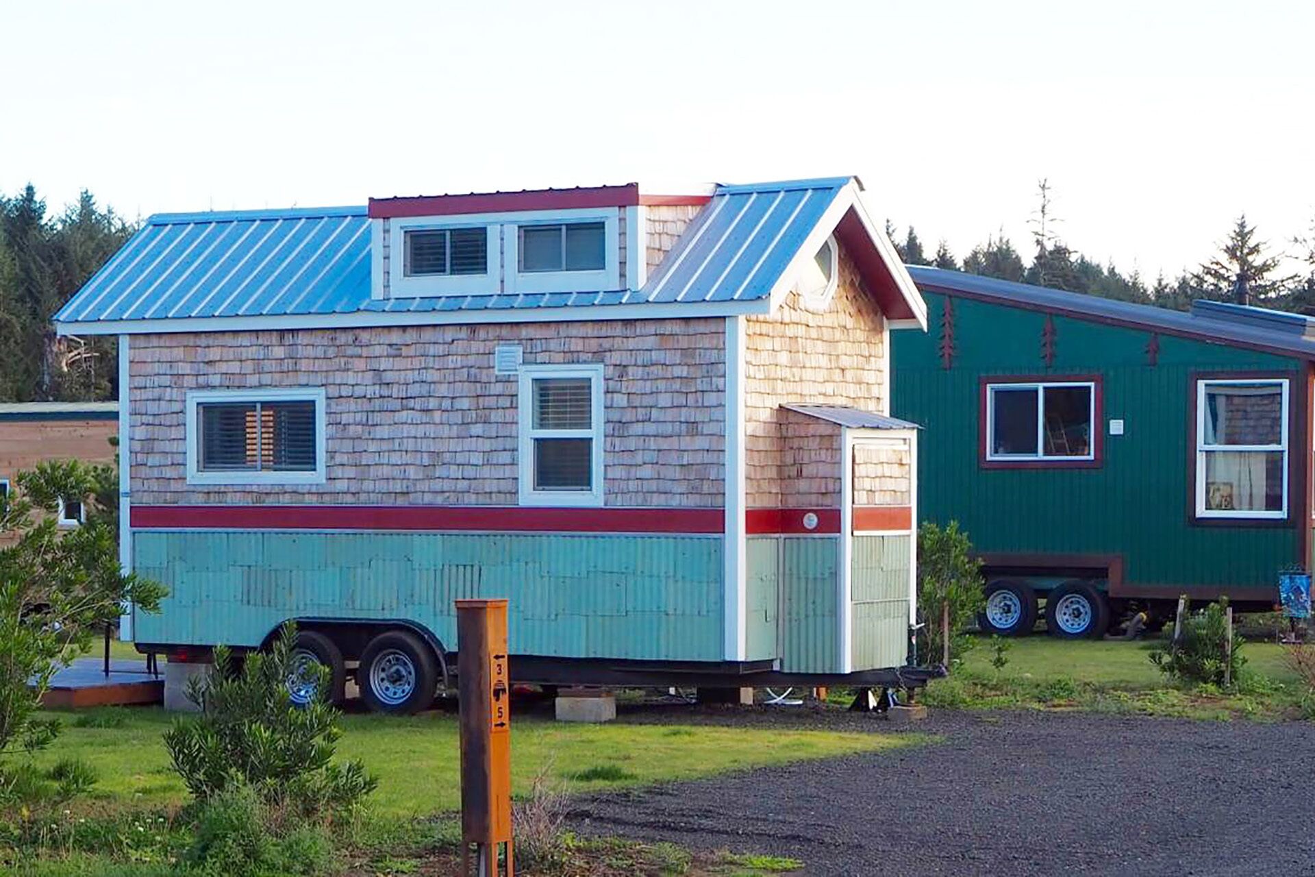 Driftwood Tiny Home! Walk to Beach!