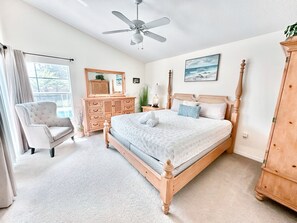 4 habitaciones, tabla de planchar con plancha, wifi y ropa de cama