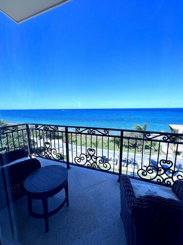 Beautiful 3 Bedroom Villa with Beautiful Sunsets n 5th Floor