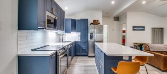 Lakeside Cabin Newly Remodeled .4mile to boat ramp with boat parking and Kayaks.