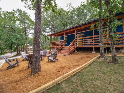 Lakeside Cabin Newly Remodeled .4mile to boat ramp with boat parking and Kayaks.