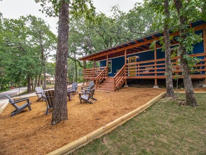 Lakeside Cabin Newly Remodeled .4mile to boat ramp with boat parking and Kayaks.
