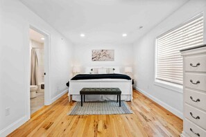 3 Schlafzimmer, Schreibtisch, Bügeleisen/Bügelbrett, WLAN