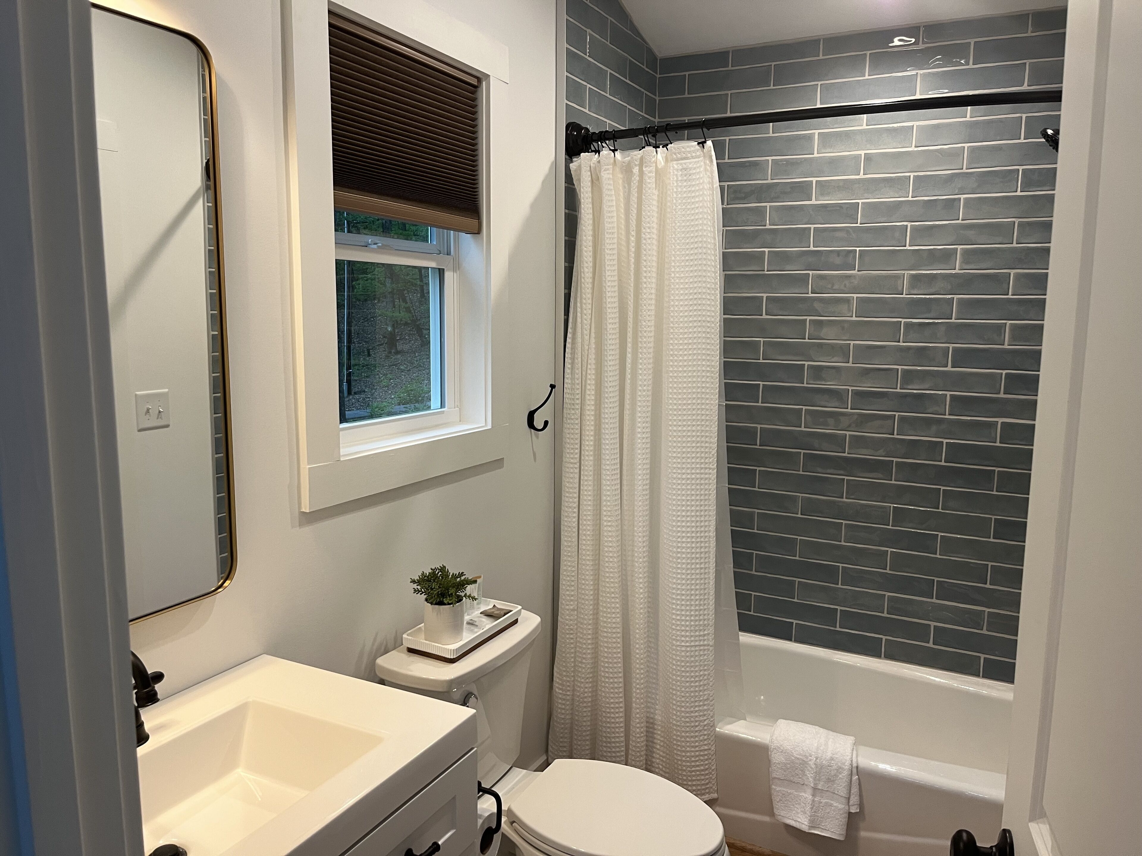 New Construction Modern Mountain Cabin close to Helen and Dahlonega