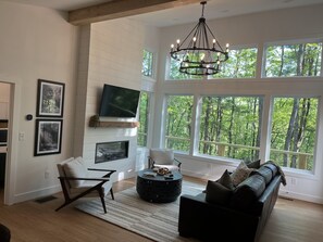 Smart TV, chimenea