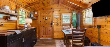 1 室のベッドルーム、デスク、WiFi、ベッドシーツ