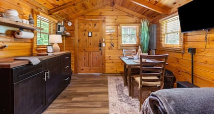 WiFi - Dreamcatcher - Glamping Tiny Cabin in Red River Gorge, Kentucky!