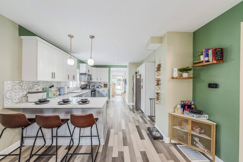 Modern pet friendly house near Starved Rock! Fully fanced yard!