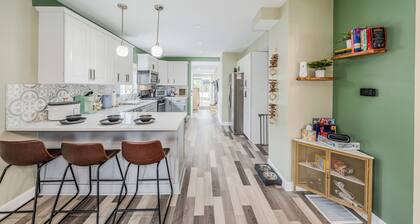 Modern pet friendly house near Starved Rock! Fully fanced yard!