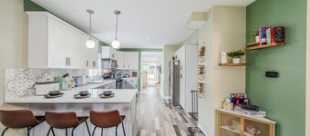 Modern pet friendly house near Starved Rock! Fully fanced yard!