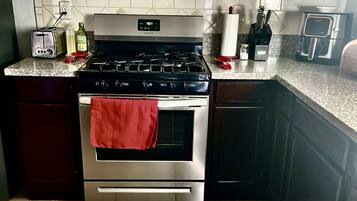 Køleskab, mikrobølgeovn, ovn, kogeplade