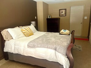 5 bedrooms, desk, iron/ironing board, travel cot