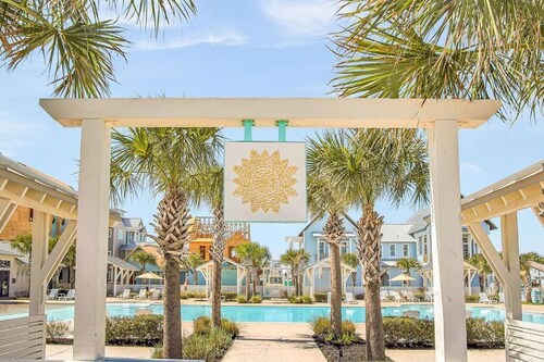 Resort Pools, Pet Friendly, Golf Cart Boardwalk to the Beach