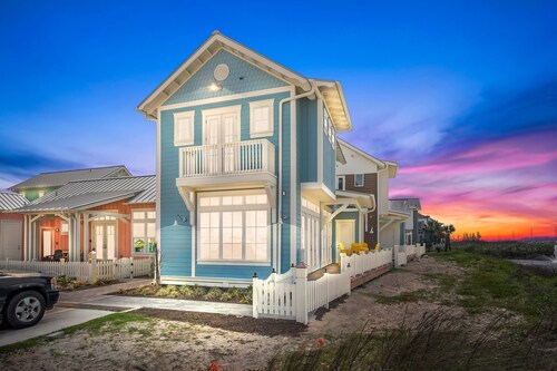 Resort Pools, Pet Friendly, Golf Cart Boardwalk to the Beach