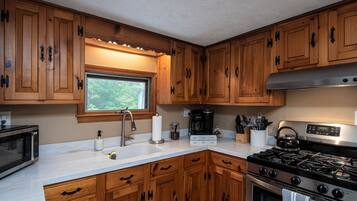 冰箱、微波炉、烤箱、炉灶