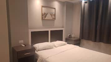 1 bedroom, in-room safe, desk, WiFi (free)
