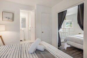 5 habitaciones, tabla de planchar con plancha y cuna de viaje 