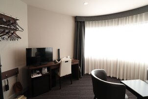 Caja de seguridad en la habitación y escritorio 