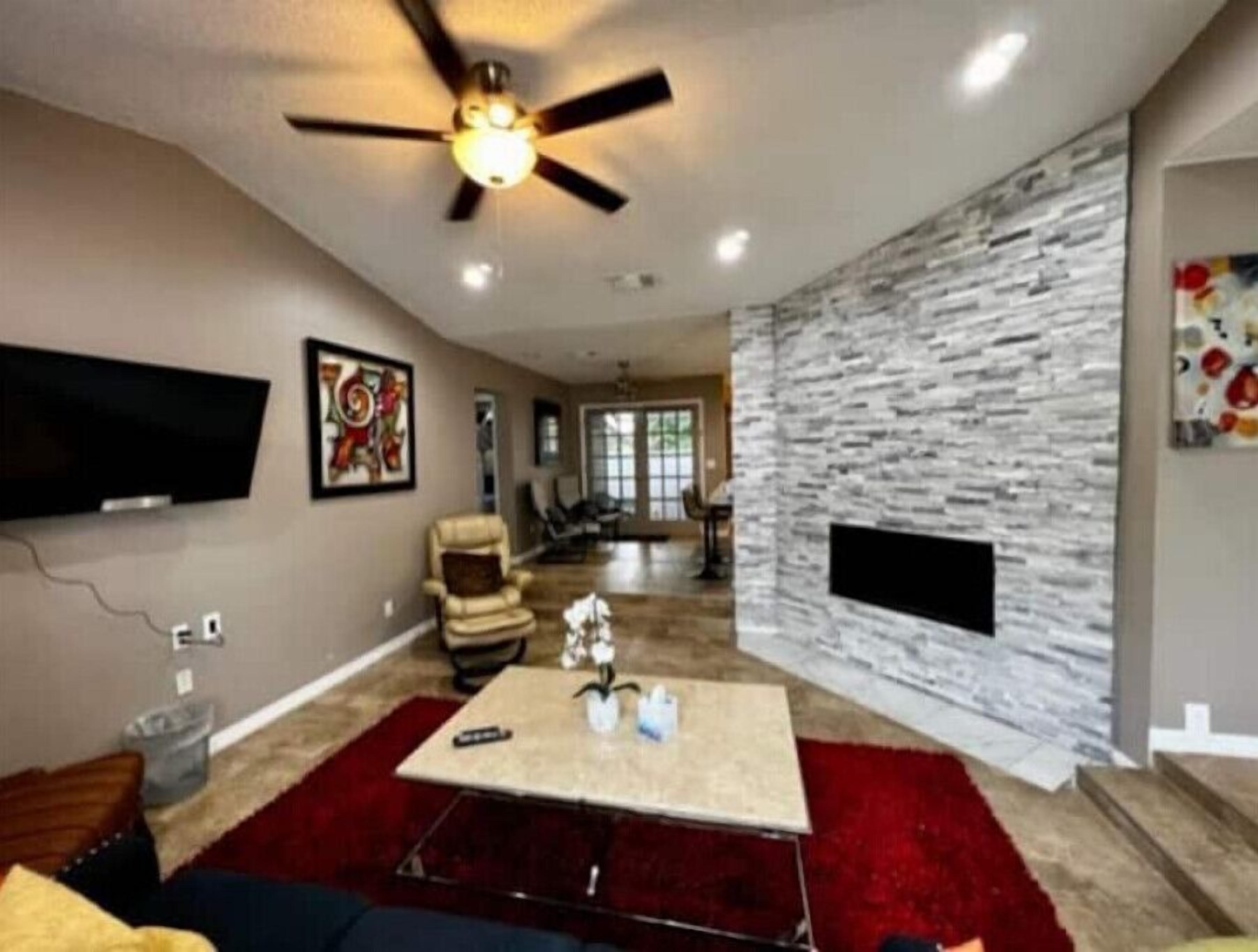 Cozy, Sleep 8, backyard, in the Heart of Tampa