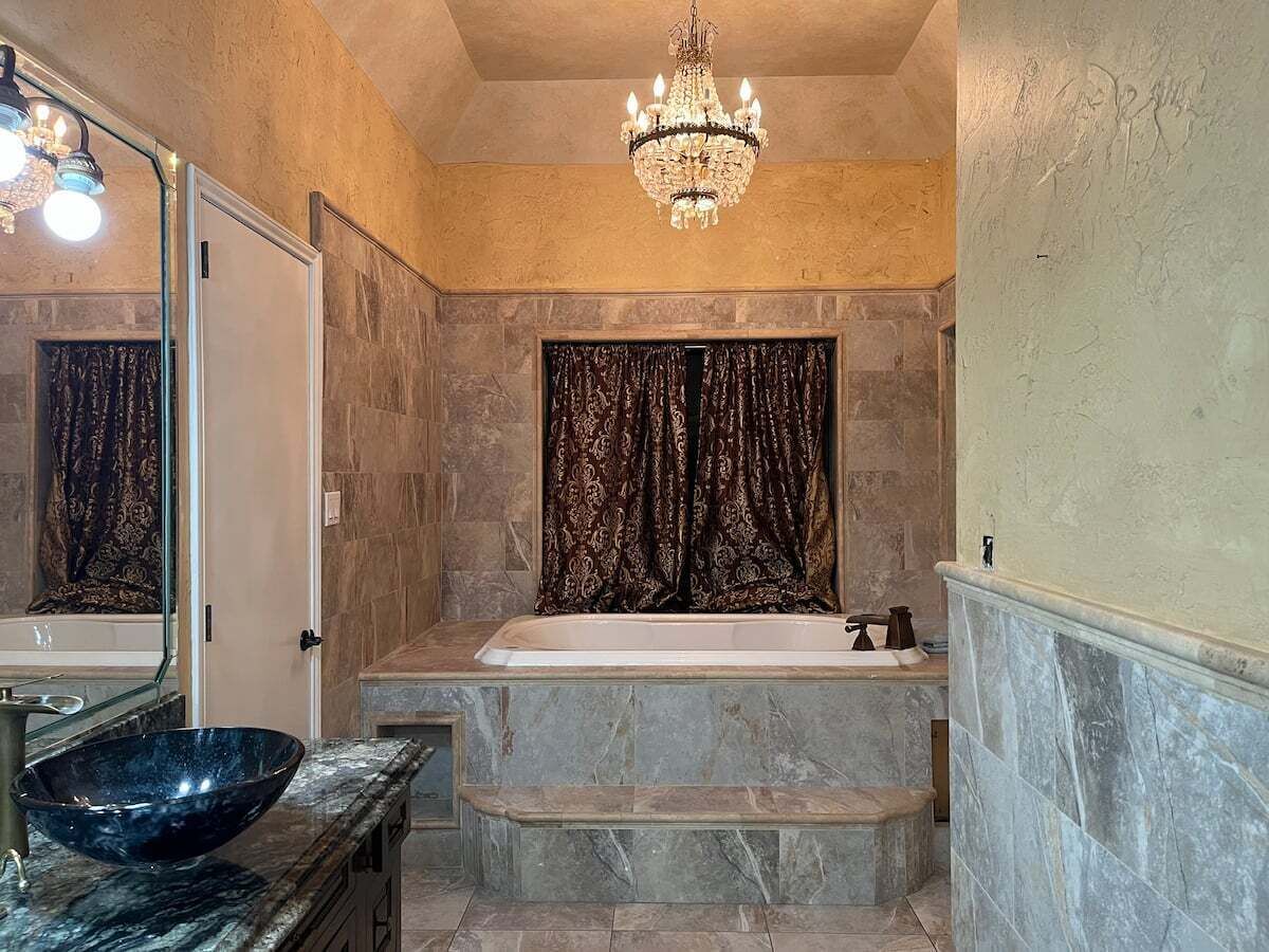 Mansion, 1st Floor for guests; large swimming pool, entertainment room; wet bar.