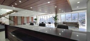 المنشأة من الداخل