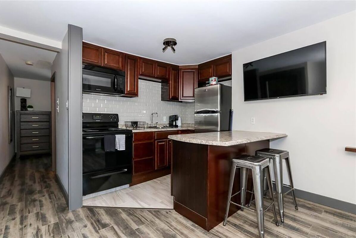 Jellybean Jewel - stunning 1B heritage apartment