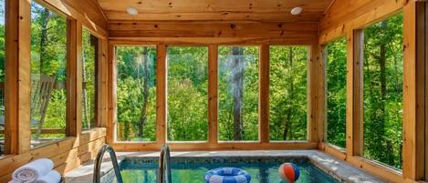 屋内プール、温水プール