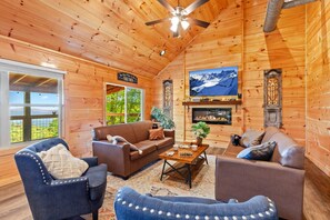 Smart-tv, een open haard, videospelletjes en een tafeltennistafel