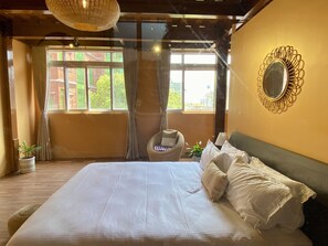 1 dormitorio, tabla de planchar con plancha, wifi y ropa de cama