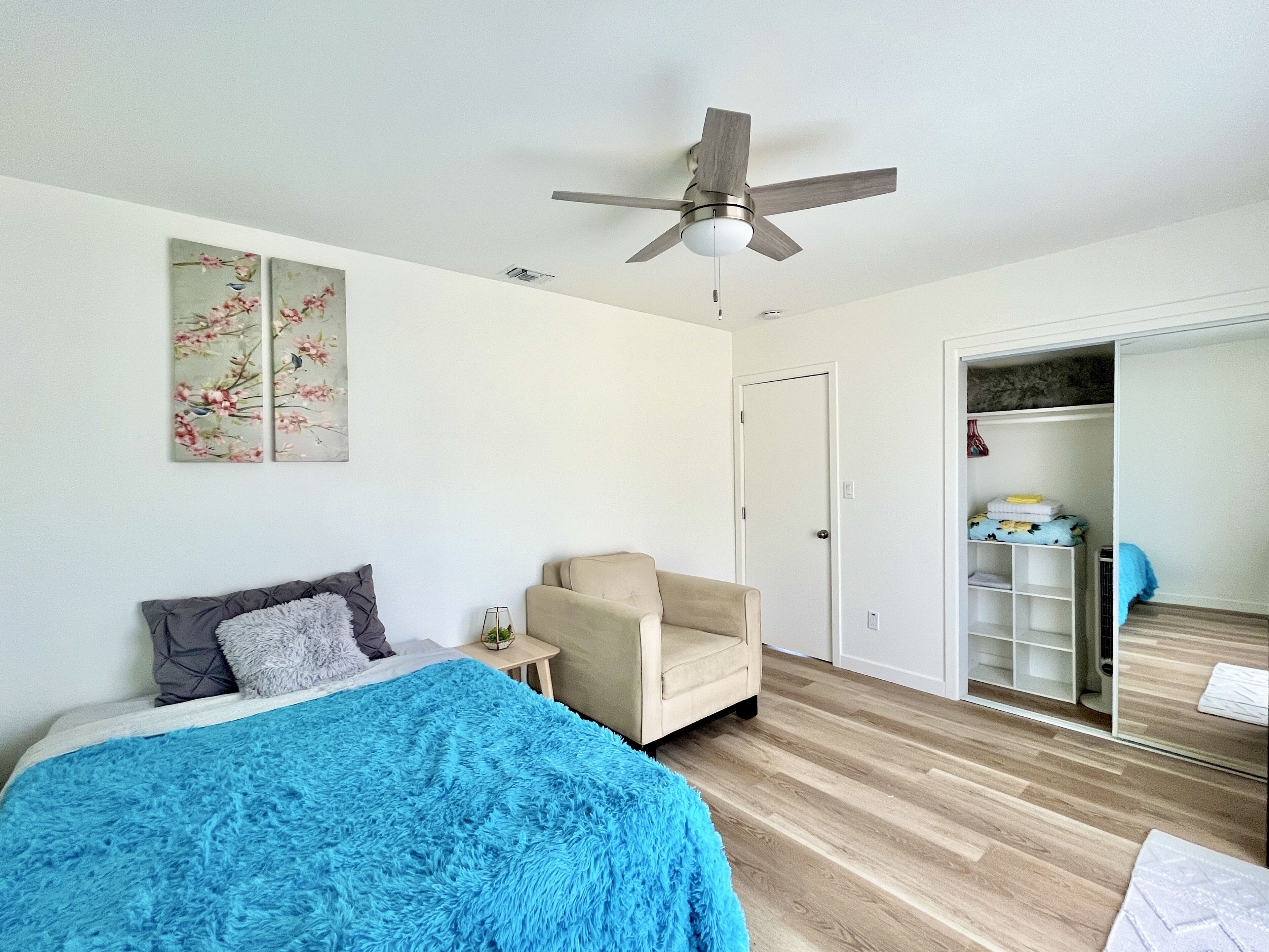 Guest Quarter, Your Own Entrance, mins walk to Santee Town Centre & Trolley SQ