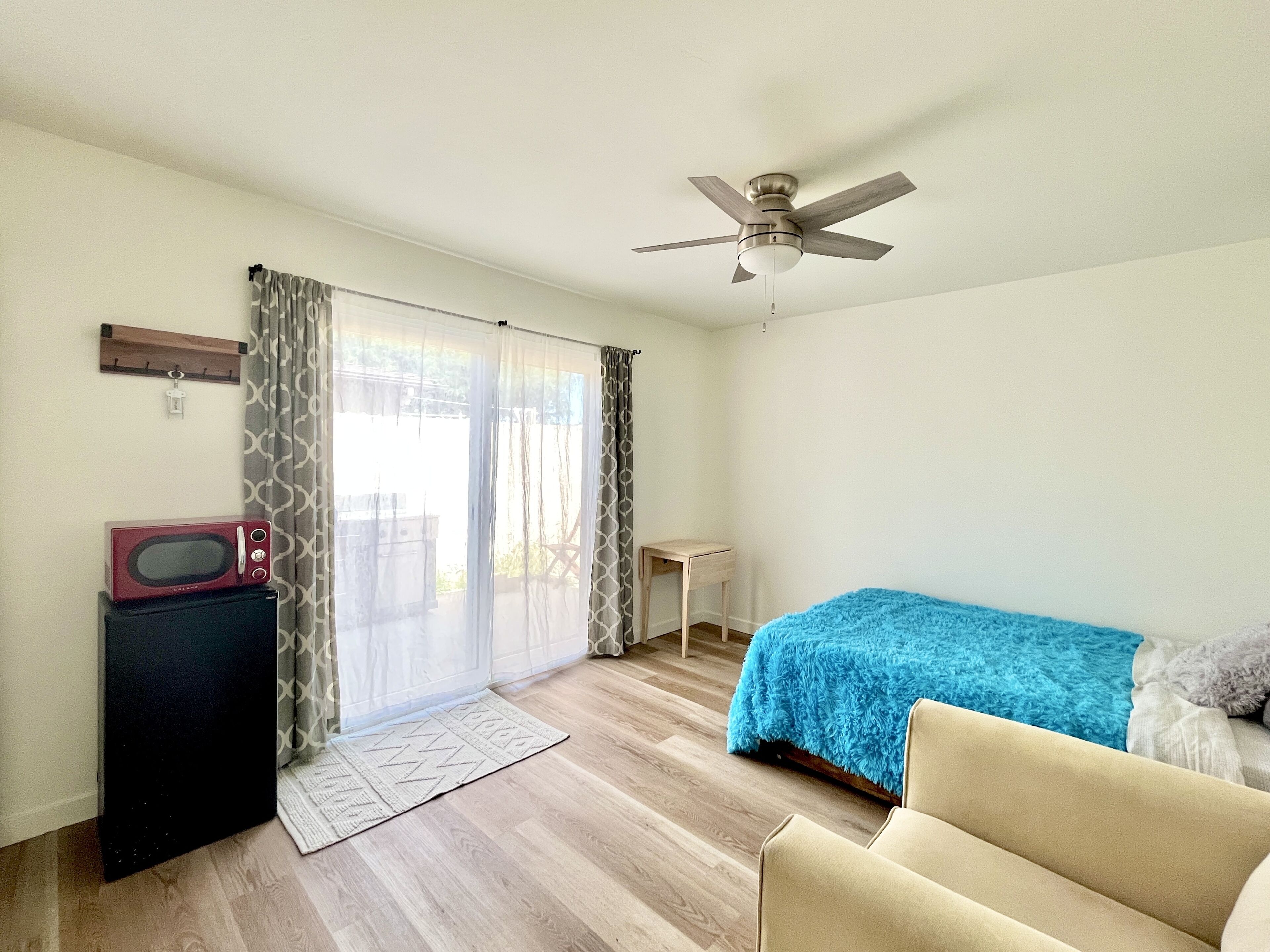 Guest Quarter, Your Own Entrance, mins walk to Santee Town Centre & Trolley SQ