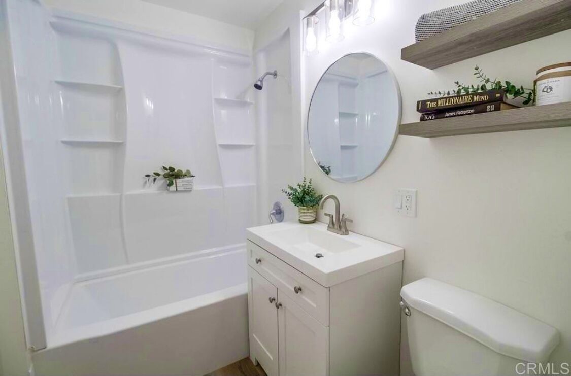 Guest Quarter, Your Own Entrance, mins walk to Santee Town Centre & Trolley SQ