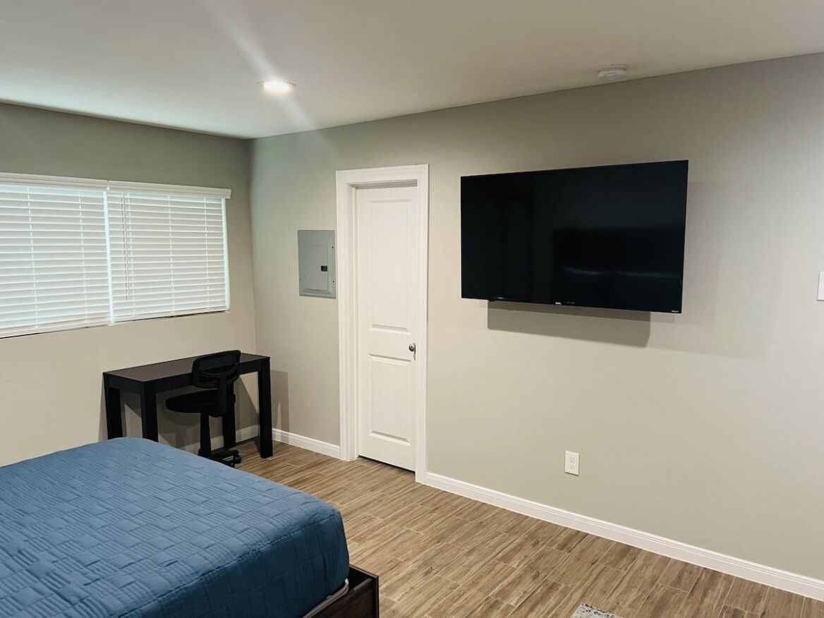 Free Parking| Montrose| Downtown