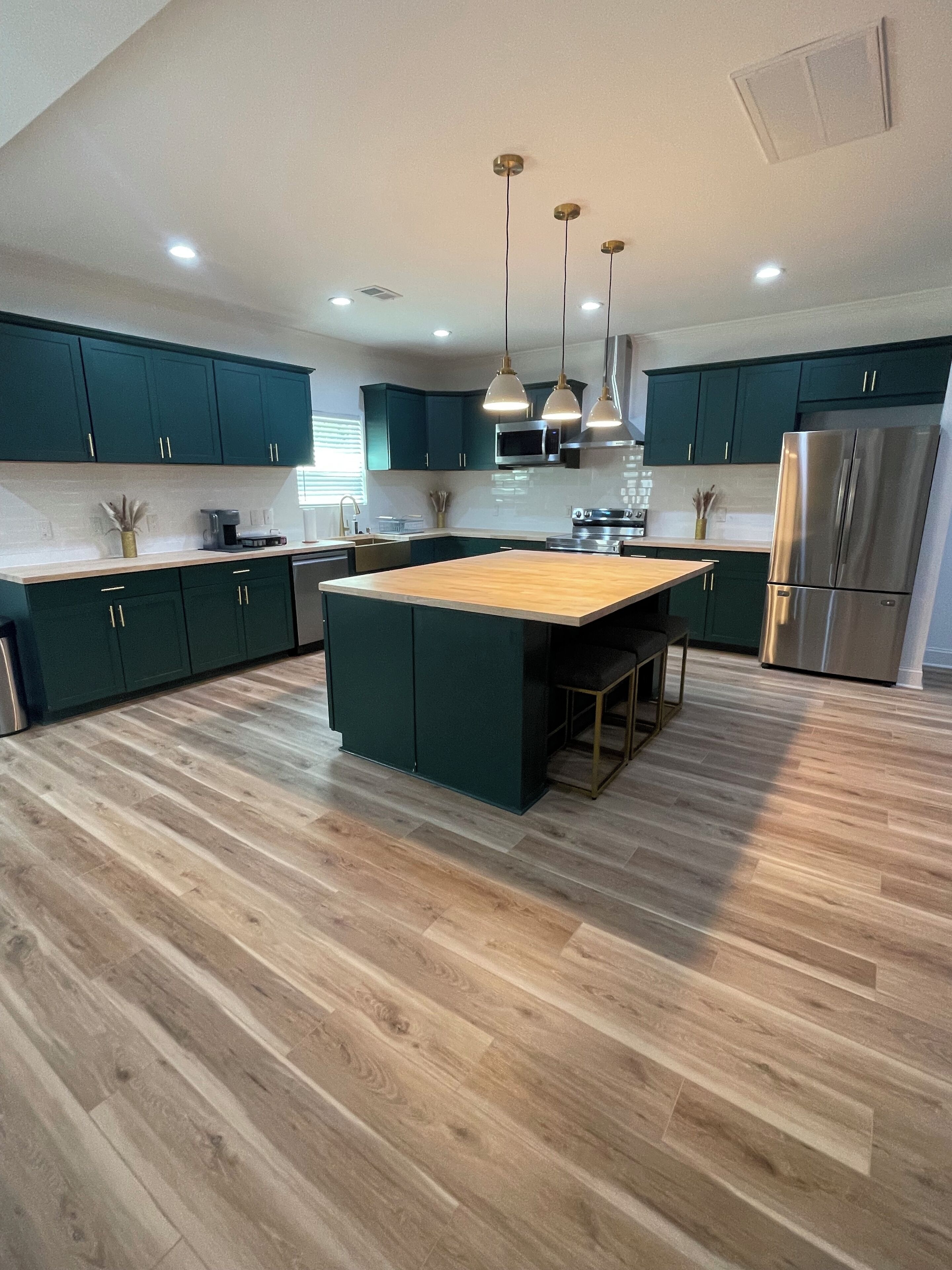 Beautiful New Charlotte Home 4 BR 3 Full Baths Sleeps 12 