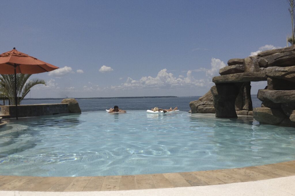 Newly Renovated w/ Beautiful Private Pool