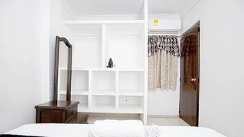 2 kamar tidur, setrika/meja setrika, dan Wi-Fi gratis