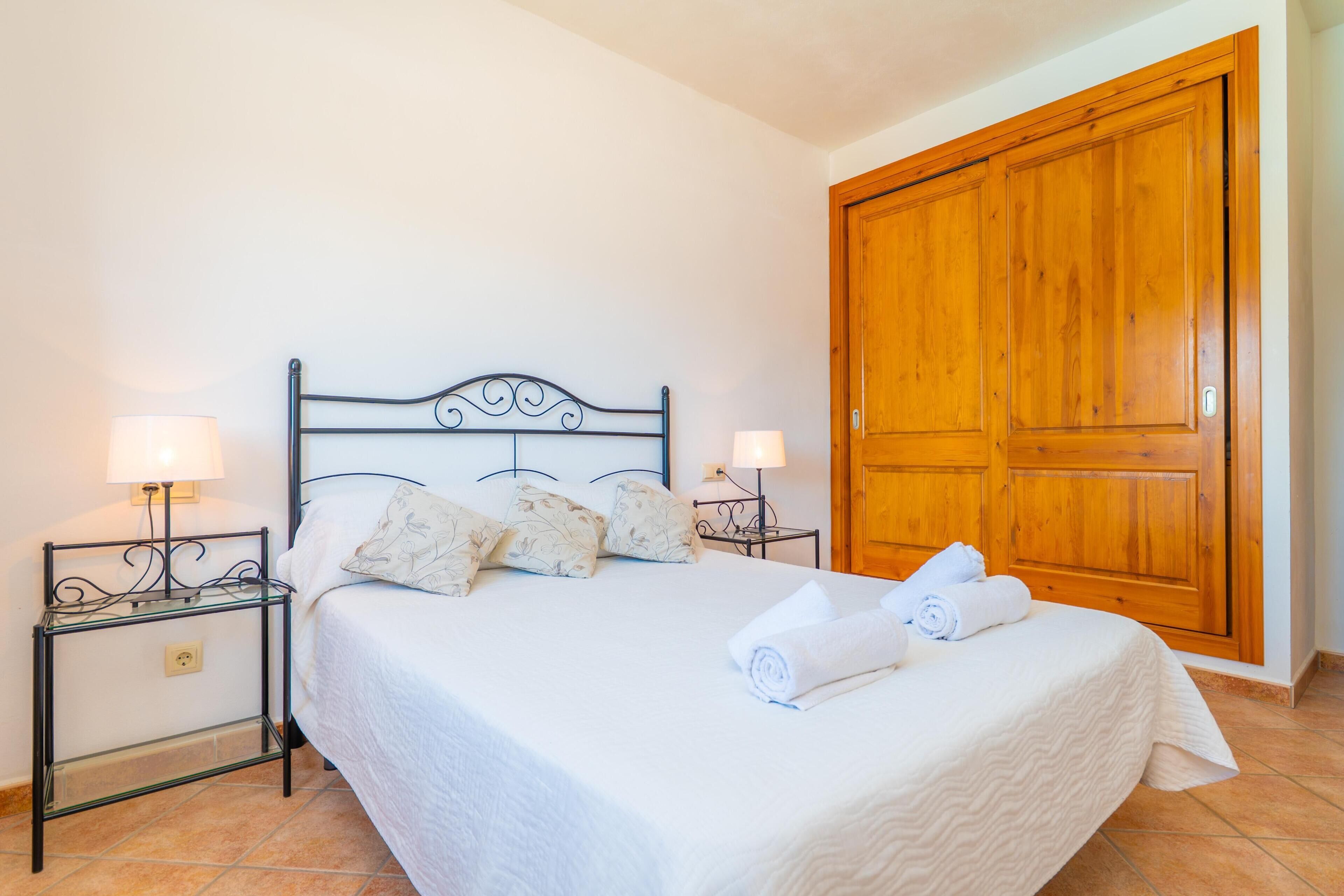 3 chambres, fer et planche à repasser, accès au Wi-Fi (inclus)