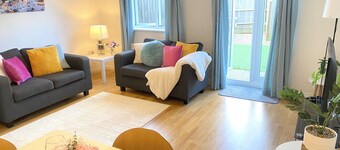 Oakley Vale - Luxury 3 Bed, Garden, Free Parking, Peaceful Elite Suite