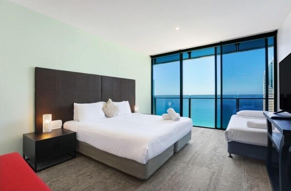 3 bedrooms, desk, iron/ironing board, free WiFi