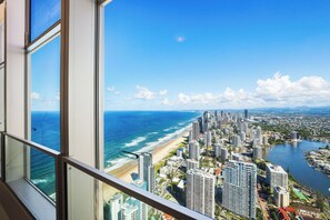 Interior - Sub Penthouse 6203 - 3 bedrooms Level 62 (Gold Coast)