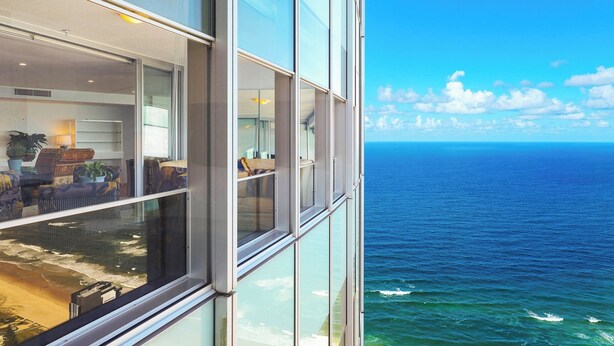 A high-rise building with large windows overlooking the ocean. - Sub Penthouse 6203 - 3 bedrooms Level 62 (Gold Coast)