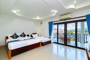 Basic Triple Room, 1 Bedroom, Air conditioning, Mountain View