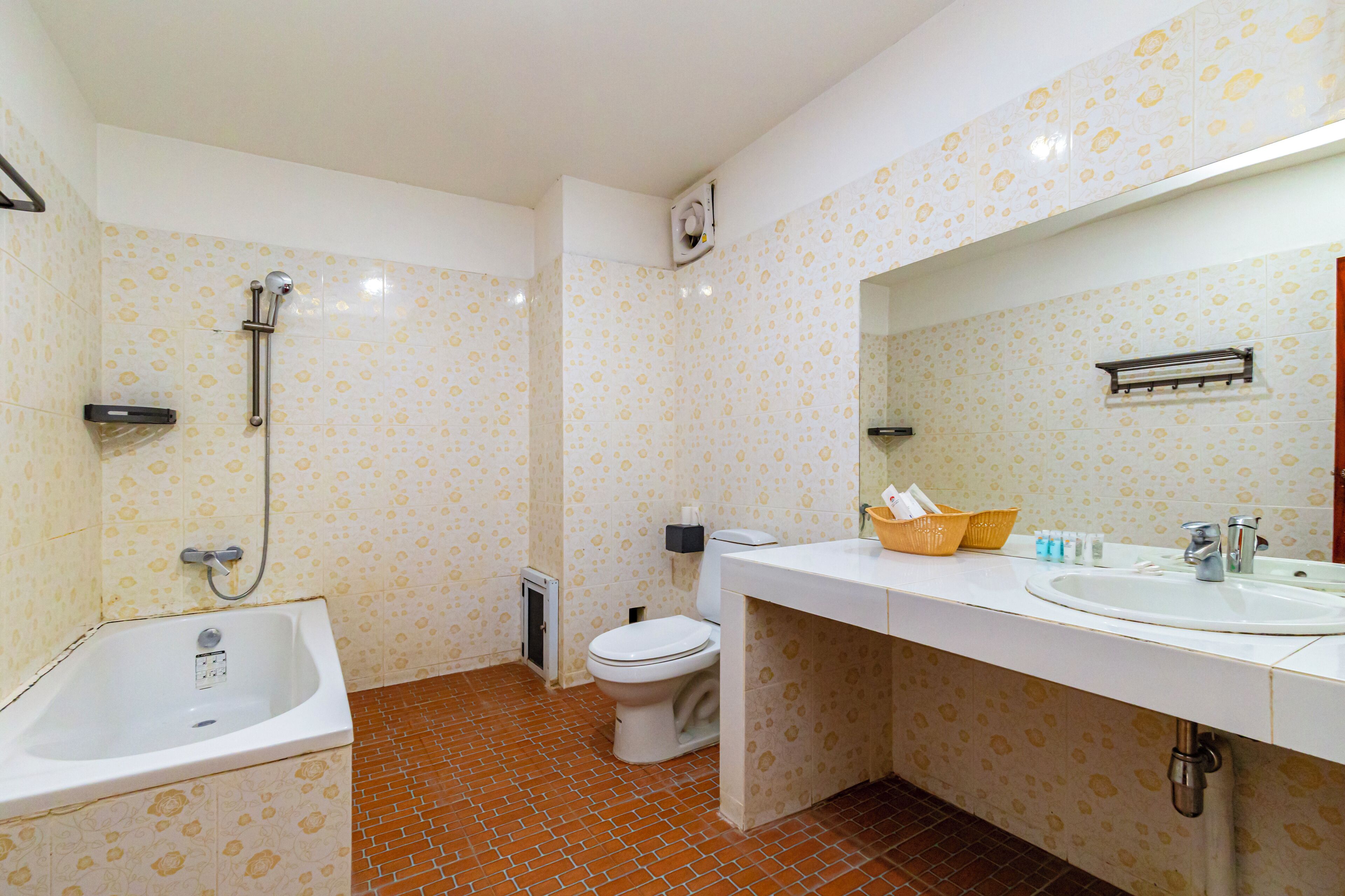 A bathroom with a bathtub, toilet, and sink.