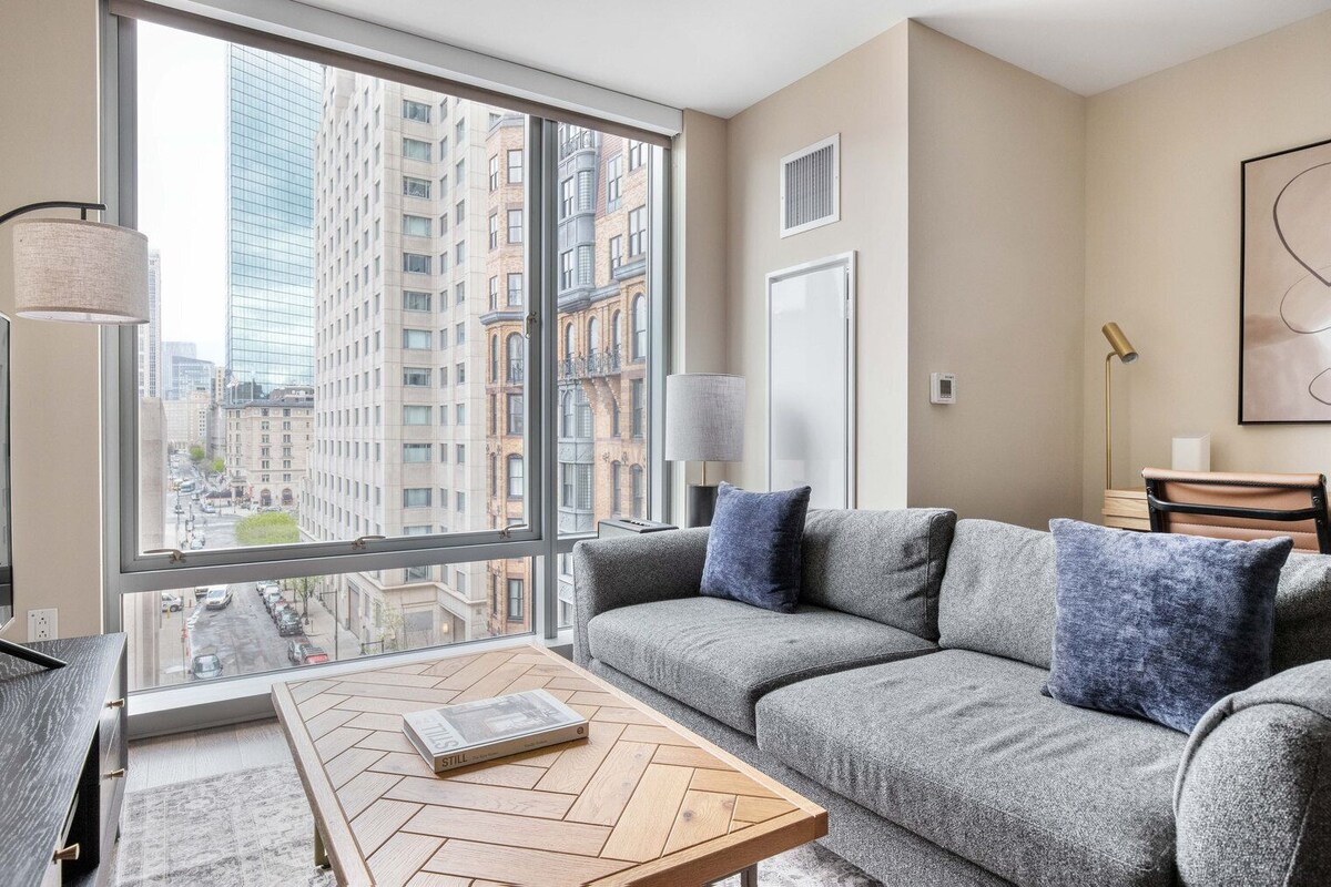 Stellar Back Bay Studio w/ Gym & W/D, nr Restaurants, by Blueground
