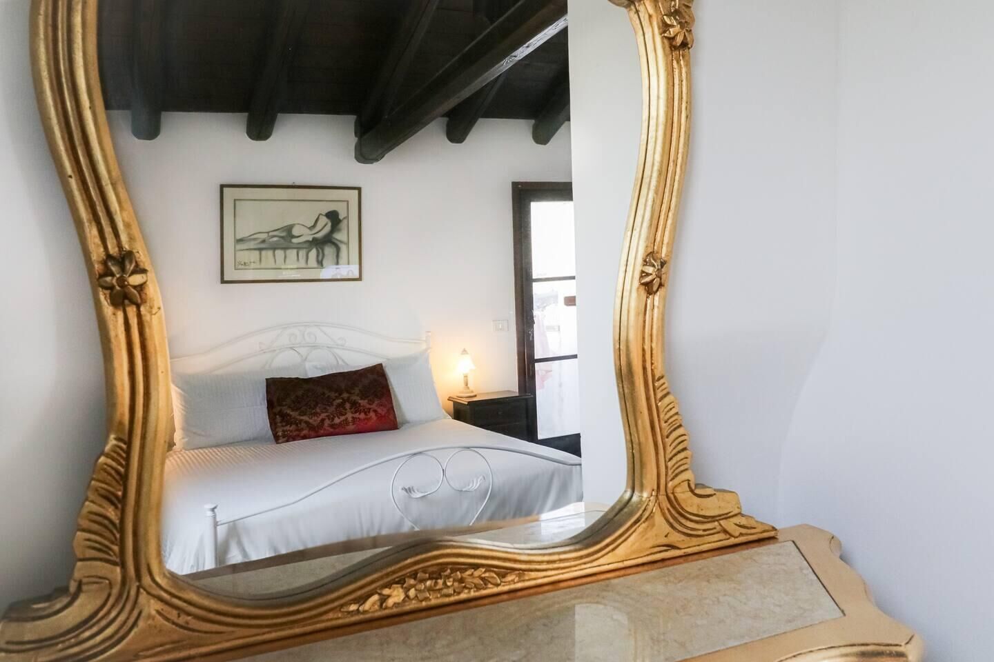 Housing of charme with rooftops balconies