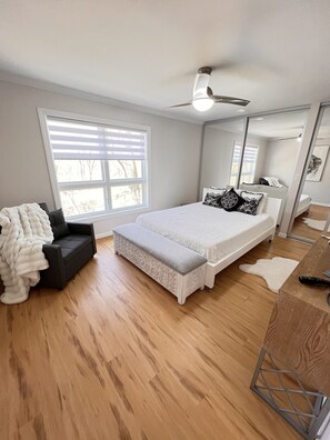 4 bedrooms, desk, free WiFi, bed sheets