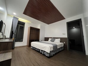 Premium bedding, individually decorated, individually furnished, desk
