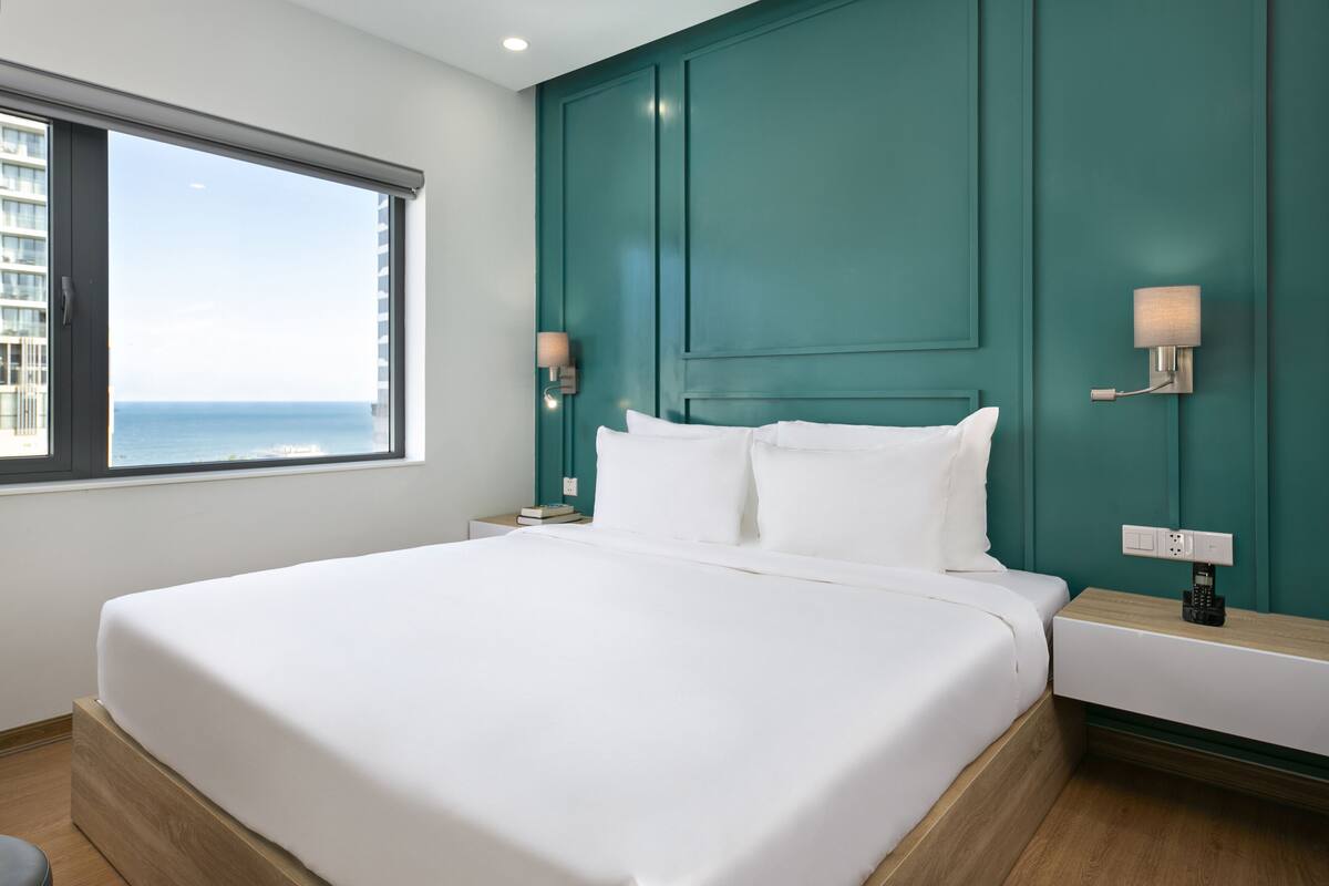 Panorama studio | Luxe beddengoed, bedden met traagschuimmatrassen, een minibar